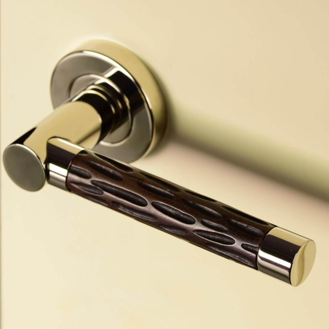 Turnstyle Design Door handle - Amalfine - Black bronze / Polished brass ...